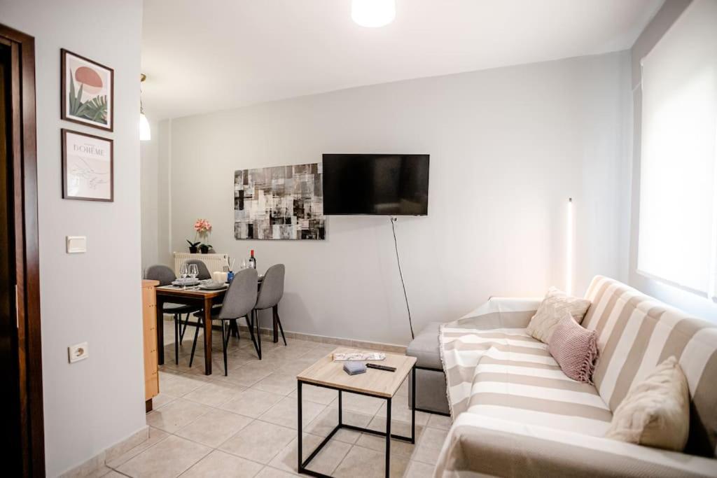 Hermes Modern Apartment อเล็กซานโดรโพลิส ภายนอก รูปภาพ